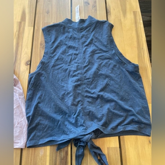 Lululemon Athletica Black Speckled Sleeveless Muscle Tee with Tie Front Size 6 - Picture 2 of 3